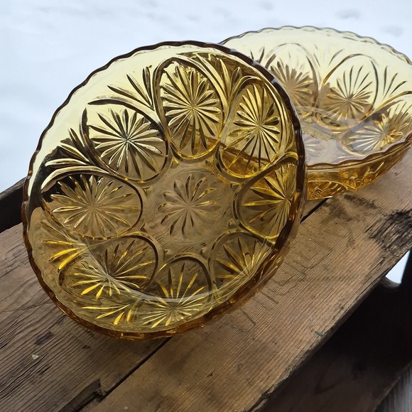 Pair of Vintage Anchor Hocking Amber Glass serving bowls - Picture 6 of 7